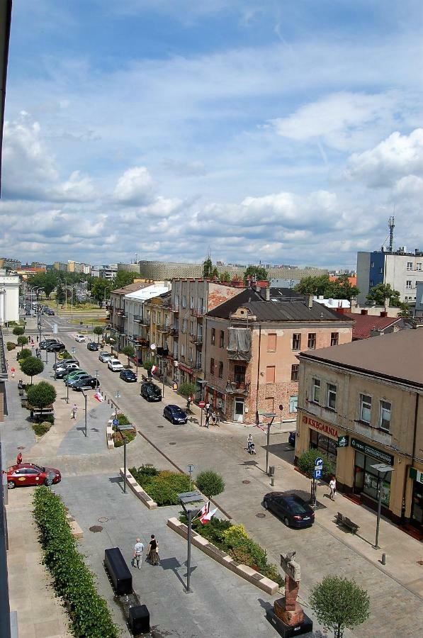 Family & Business Sauna Apartments Rynek Centrum Downtown - 2 Bedroom With Private Sauna, Balcony, Parking 凯尔采 外观 照片