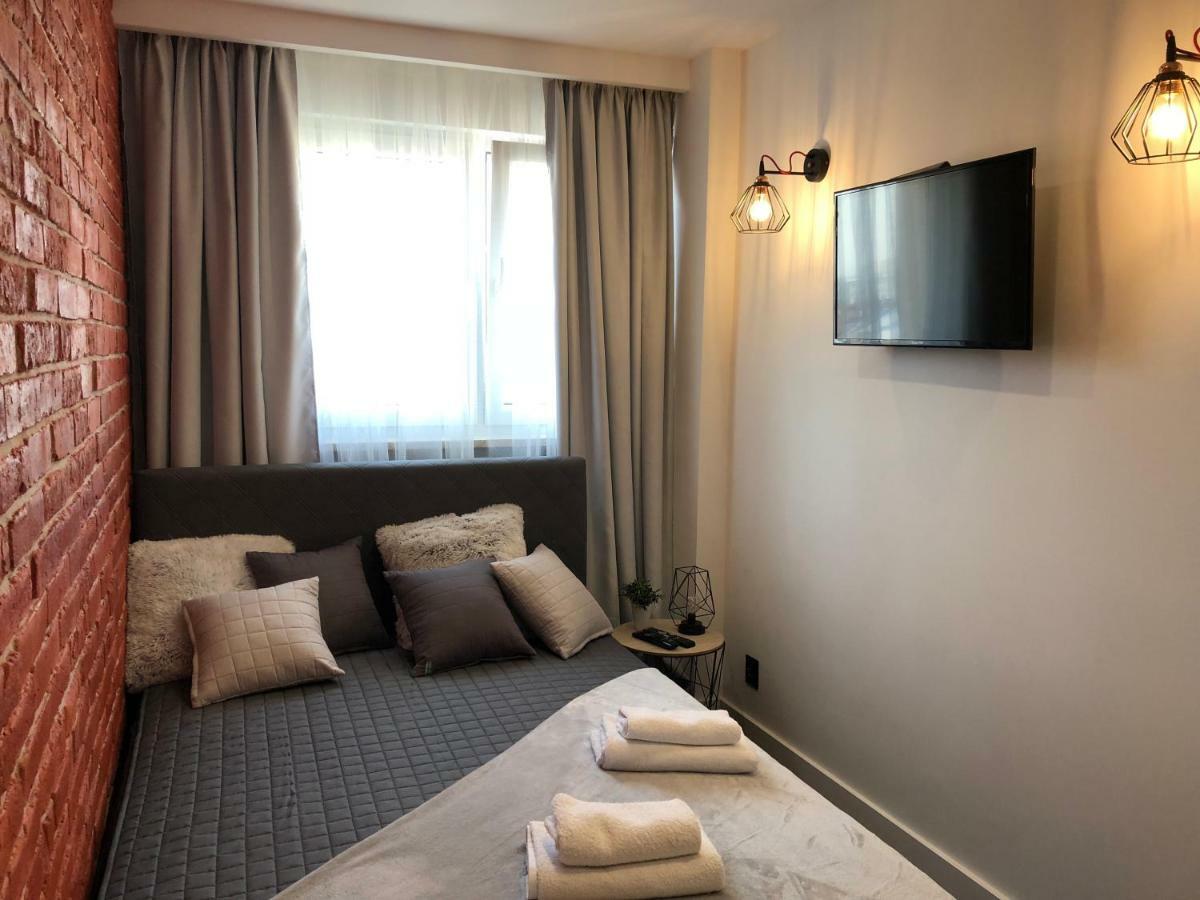 Family & Business Sauna Apartments Rynek Centrum Downtown - 2 Bedroom With Private Sauna, Balcony, Parking 凯尔采 外观 照片
