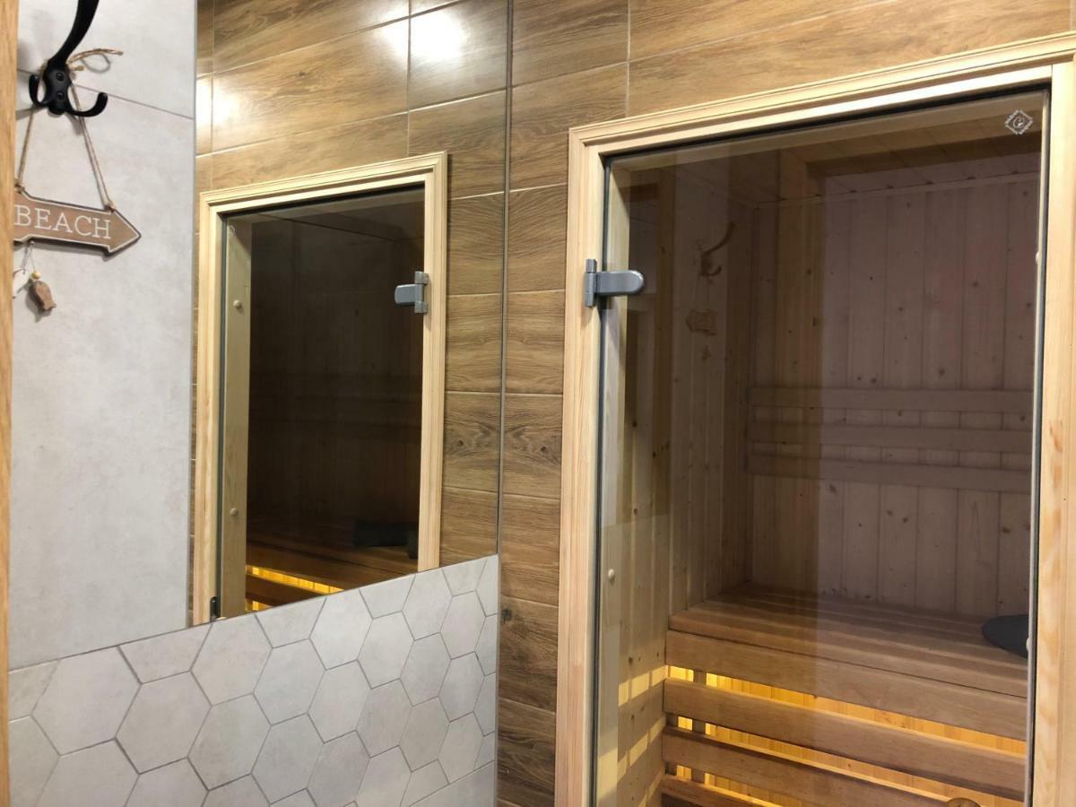 Family & Business Sauna Apartments Rynek Centrum Downtown - 2 Bedroom With Private Sauna, Balcony, Parking 凯尔采 外观 照片