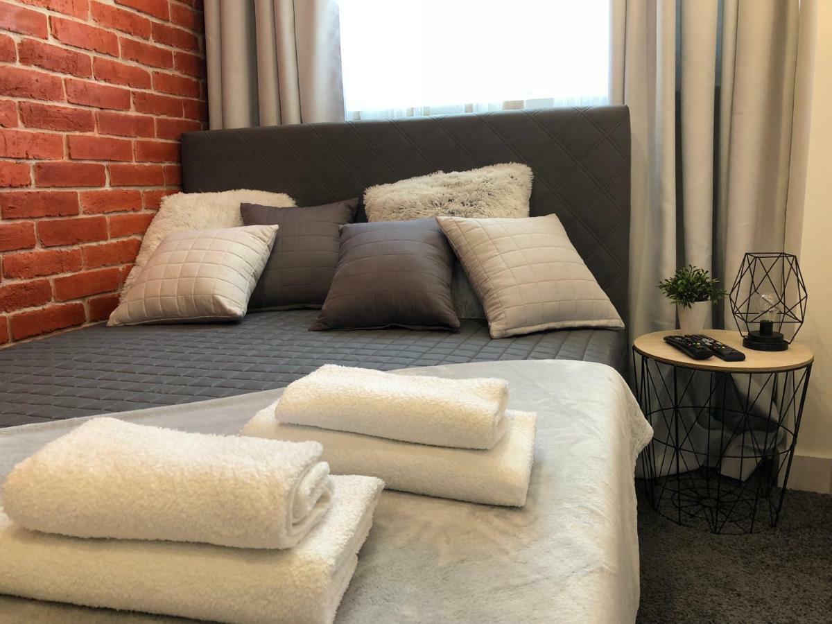 Family & Business Sauna Apartments Rynek Centrum Downtown - 2 Bedroom With Private Sauna, Balcony, Parking 凯尔采 外观 照片