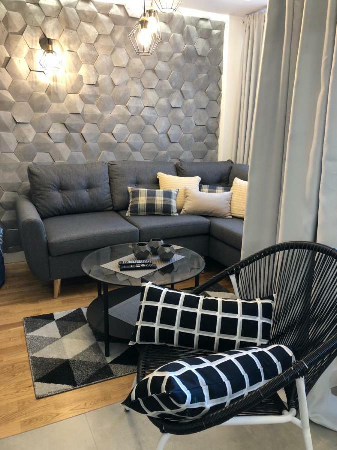 Family & Business Sauna Apartments Rynek Centrum Downtown - 2 Bedroom With Private Sauna, Balcony, Parking 凯尔采 外观 照片
