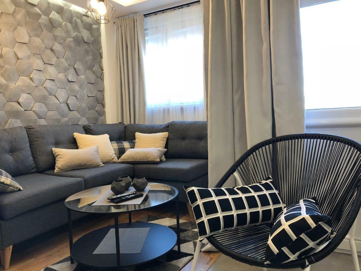 Family & Business Sauna Apartments Rynek Centrum Downtown - 2 Bedroom With Private Sauna, Balcony, Parking 凯尔采 外观 照片
