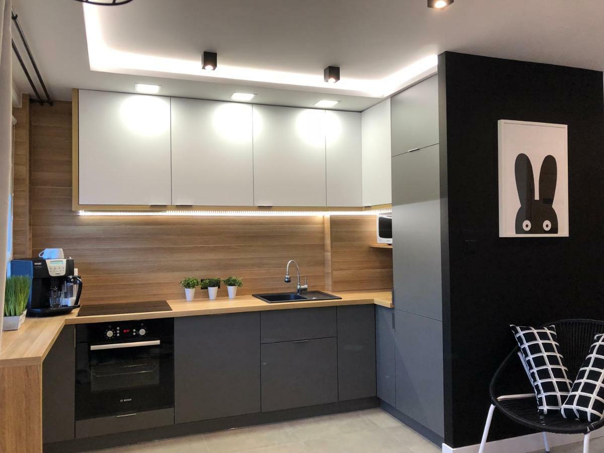 Family & Business Sauna Apartments Rynek Centrum Downtown - 2 Bedroom With Private Sauna, Balcony, Parking 凯尔采 外观 照片