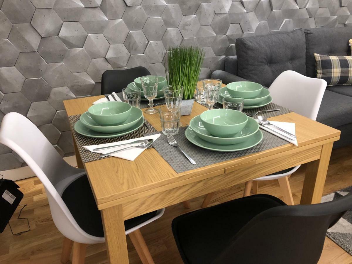 Family & Business Sauna Apartments Rynek Centrum Downtown - 2 Bedroom With Private Sauna, Balcony, Parking 凯尔采 外观 照片