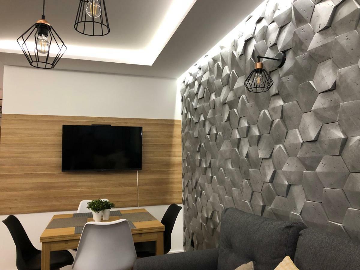 Family & Business Sauna Apartments Rynek Centrum Downtown - 2 Bedroom With Private Sauna, Balcony, Parking 凯尔采 外观 照片