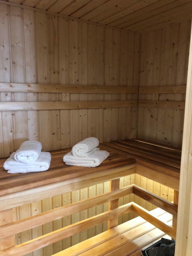 Family & Business Sauna Apartments Rynek Centrum Downtown - 2 Bedroom With Private Sauna, Balcony, Parking 凯尔采 外观 照片